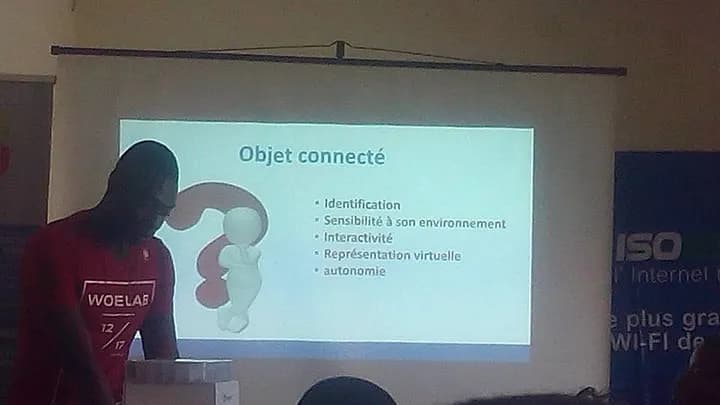 Atelier des objets connectés au blolab avec les équipes de woelab du Togo